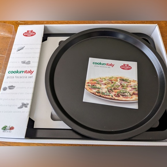 Ballarini Cookin’Italy 3-Pc Non-Stick Pizza Pan Set w/cutter (made in Italy) - Picture 4 of 8